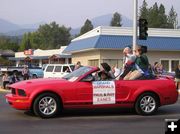 Grand Marshals - the Eanes. Photo by LibbyMT.com.