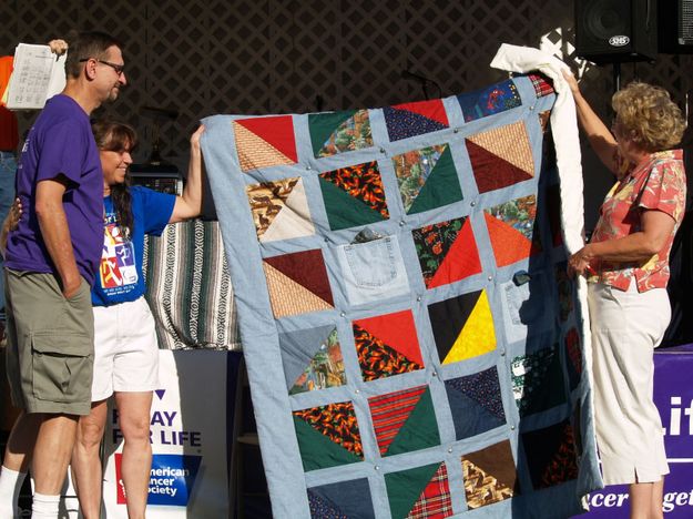 Quilt for Gary. Photo by http://www.todaysbestcountryonline.com.