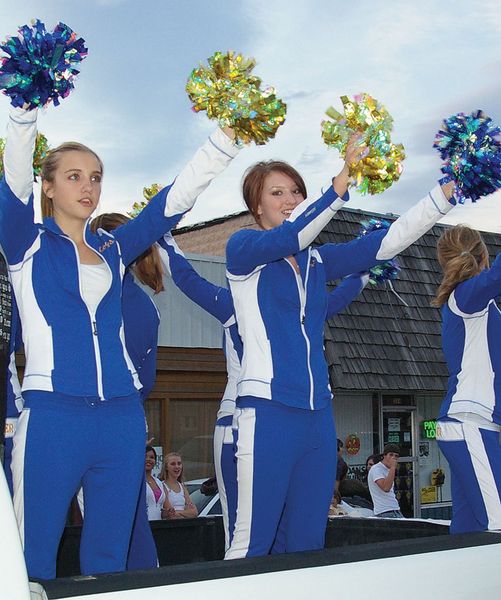 Cheerleaders. Photo by Kootenai Valley Record.