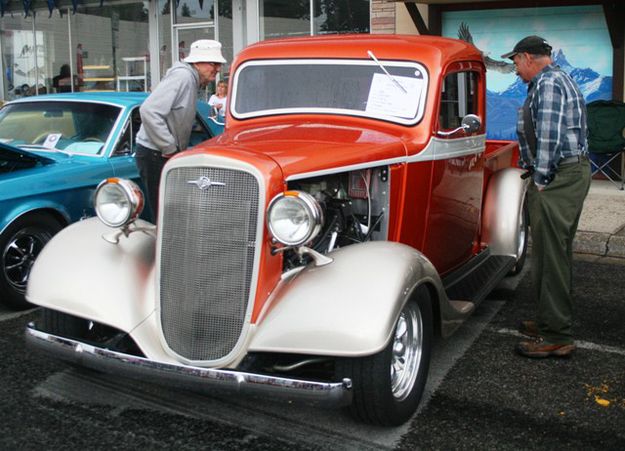 Checking out the 1936 Chevrolet Pickup. Photo by LibbyMT.com.
