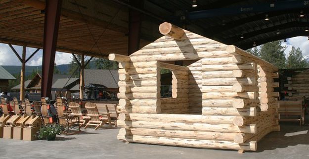 Log cabin. Photo by LibbyMT.com.