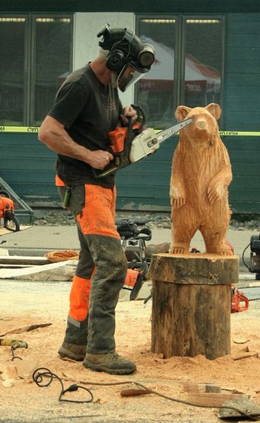 Quick carve bear. Photo by LibbyMT.com.
