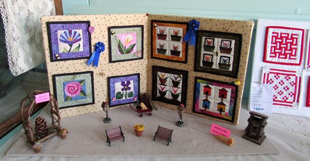 Mini quilts. Photo by LibbyMT.com.