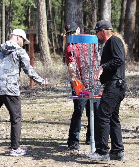 Retrieving discs. Photo by LibbyMT.com.