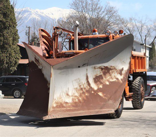 BIG snow plow. Photo by LibbyMT.com.