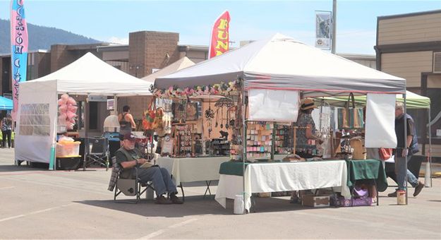 Vendors on Mineral. Photo by LibbyMT.com.