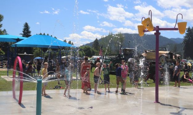 Splash pad on a hot day. Photo by LibbyMT.com.