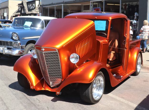 1935 International pickup. Photo by LibbyMT.com.