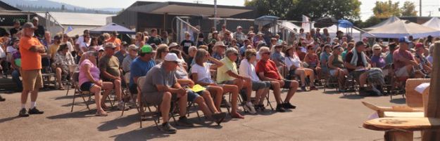 Auction audience. Photo by LibbyMT.com.