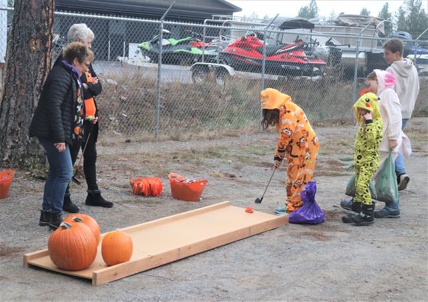 Pumpkin golf. Photo by LibbyMT.com.