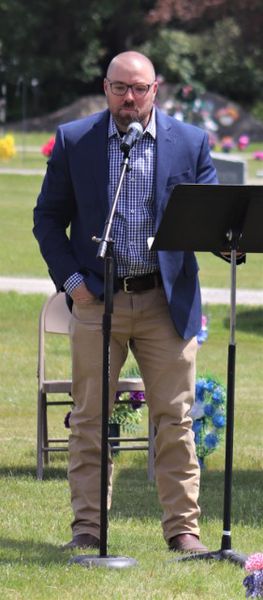 <center>Justin Robinson</center> <center>with a prayer</center>. Photo by LibbyMT.com.