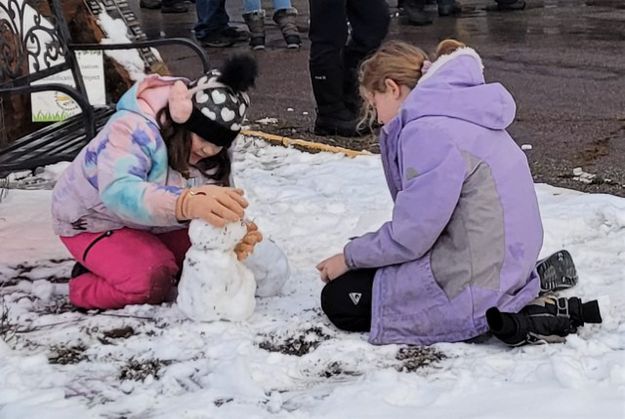 Keeping busy. Photo by LibbyMT.com.