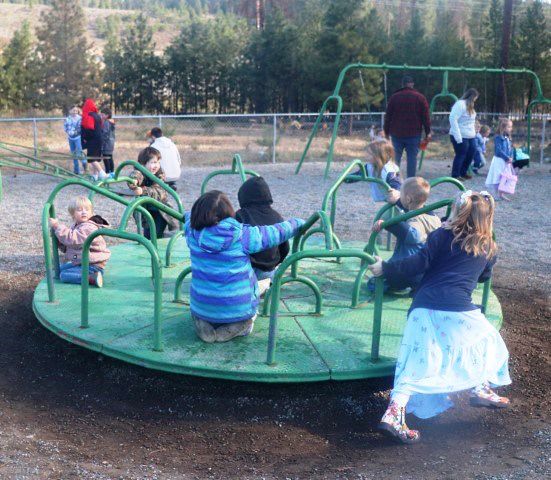 Keeping busy beforehand. Photo by LibbyMT.com.