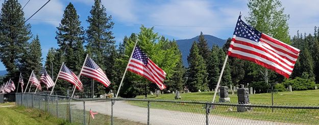 Flags for the fallen. Photo by LibbyMT.com.