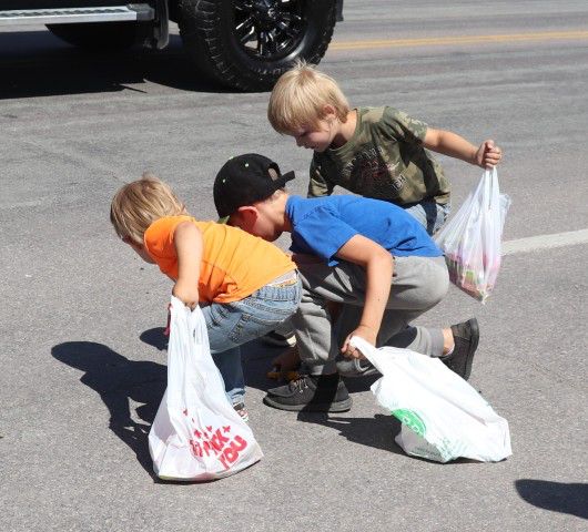 Filling those bags. Photo by LibbyMT.com.