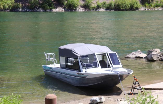 Jet boat tours. Photo by LibbyMT.com.