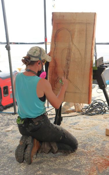 <center>Taylor White draws out</center> <center>a quick carve</center>. Photo by LibbyMT.com.