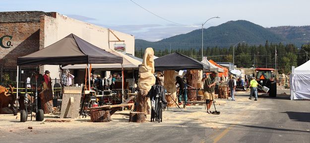 A busy Mineral Avenue. Photo by LibbyMT.com.