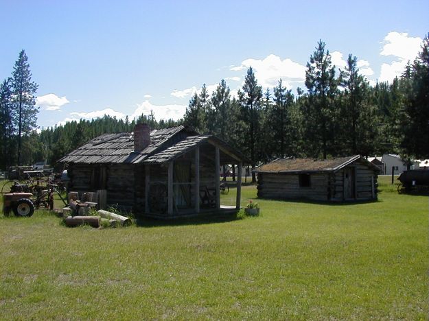 Old Cabins. Photo by LibbyMT.com.