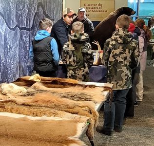 Sam Martinez, FWP, explains Horns, Hooves, and Antlers at a Winter Tracks session