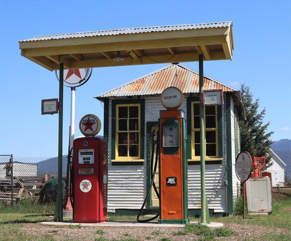 Texaco gas station. Photo by LibbyMT.com.