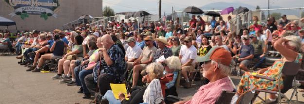 Auction crowd. Photo by LibbyMT.com.