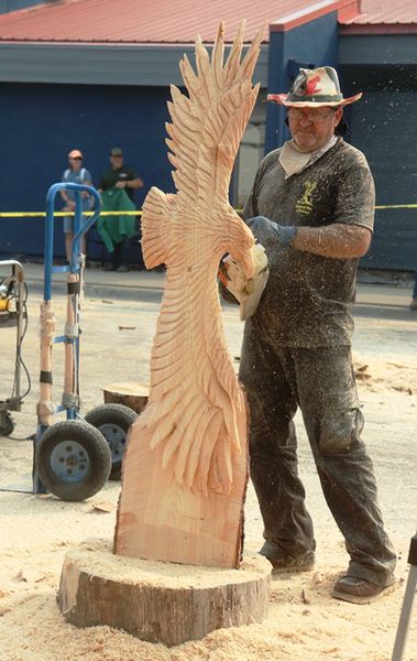 Emil works on a quick carve. Photo by LibbyMT.com.