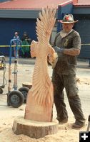 Emil works on a quick carve. Photo by LibbyMT.com.